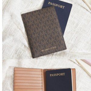 Michael Kors Passport Jet Set Wallet